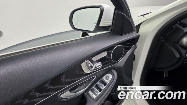 Mercedes-Benz C-Class 2018 — photo 33