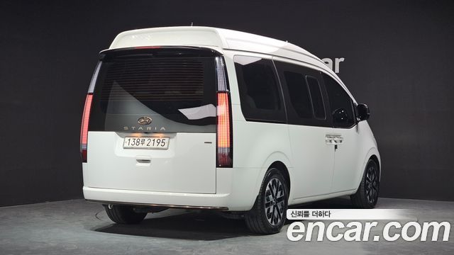 Hyundai Staria 2023 — photo 2