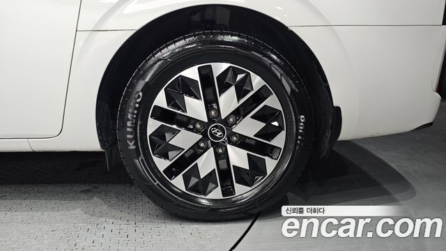 Hyundai Staria 2023 — photo 7