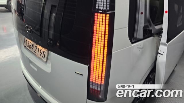 Hyundai Staria 2023 — photo 9