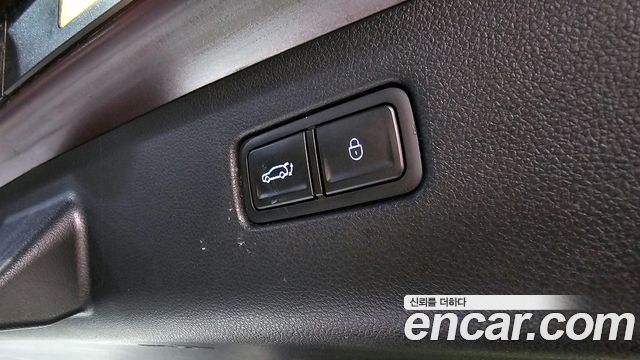 Genesis GV70 2022 — photo 24