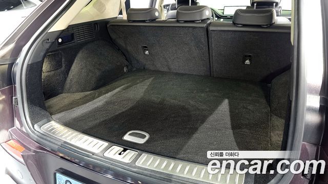Genesis GV70 2022 — photo 27