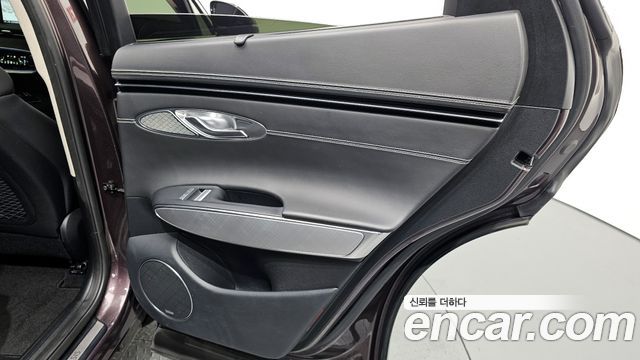 Genesis GV70 2022 — photo 28