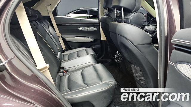 Genesis GV70 2022 — photo 30