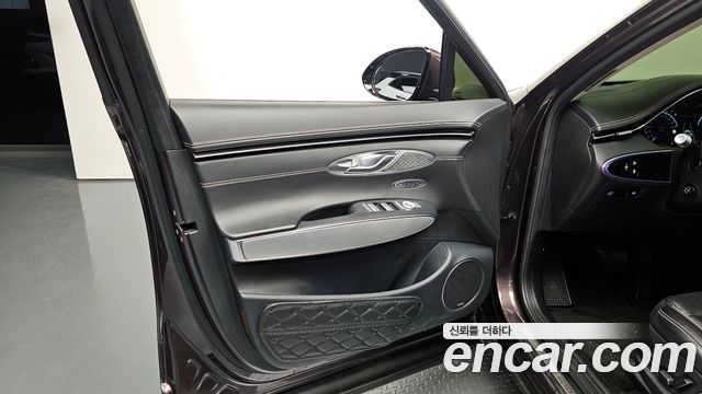 Genesis GV70 2022 — photo 31