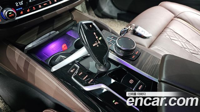 BMW 5-Series 2021 — photo 9