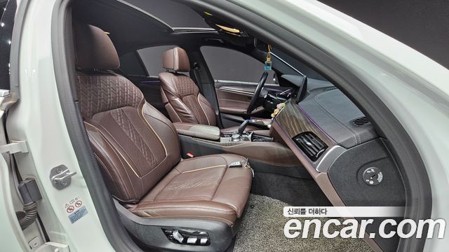 BMW 5-Series 2021 — photo 10