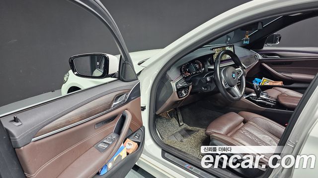 BMW 5-Series 2021 — photo 13