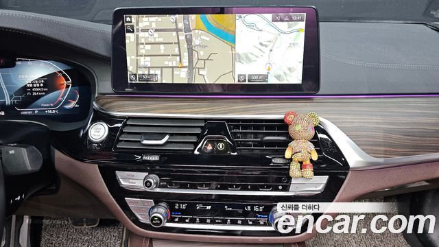 BMW 5-Series 2021 — photo 15