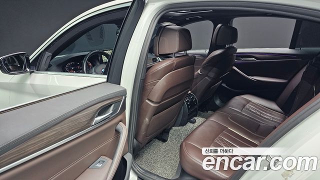 BMW 5-Series 2021 — photo 17