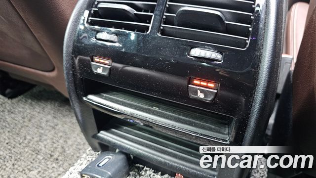 BMW 5-Series 2021 — photo 18