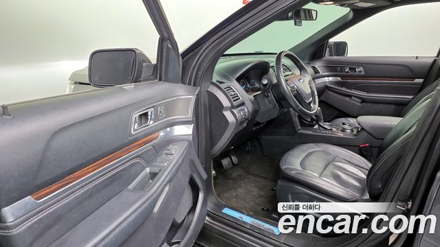 Ford Explorer 2018 — photo 13