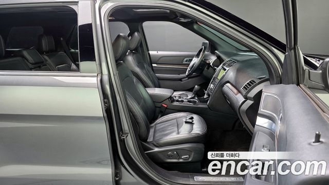 Ford Explorer 2018 — photo 17