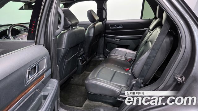 Ford Explorer 2018 — photo 18
