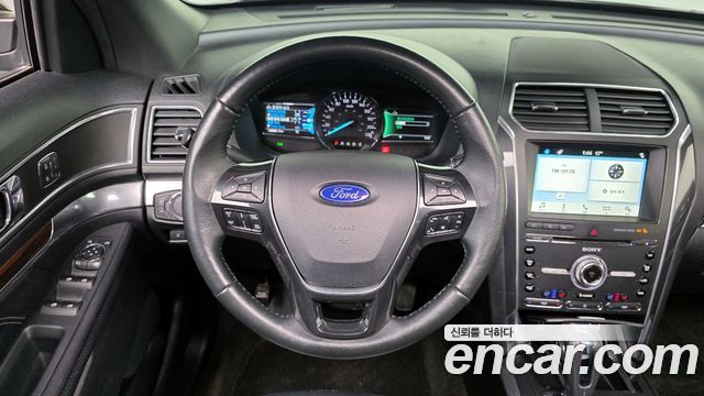 Ford Explorer 2018 — photo 19