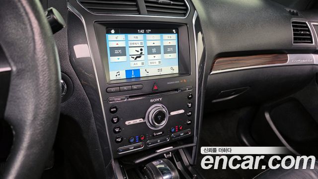 Ford Explorer 2018 — photo 21