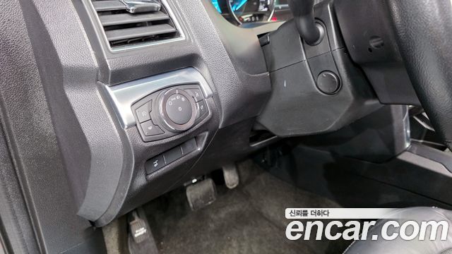 Ford Explorer 2018 — photo 23