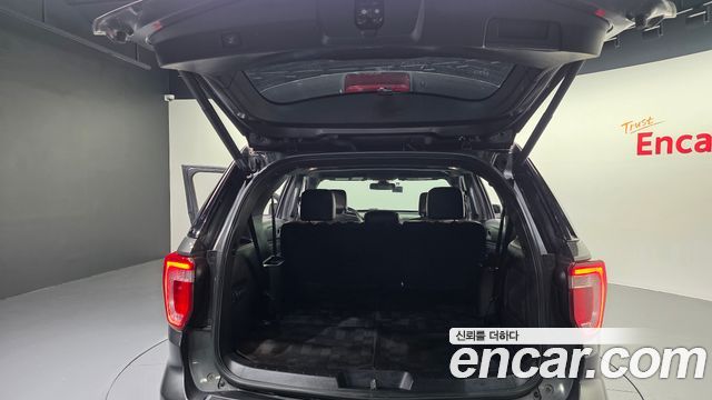 Ford Explorer 2018 — photo 26