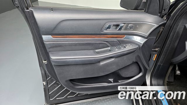 Ford Explorer 2018 — photo 14