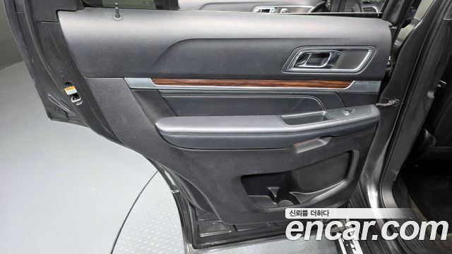 Ford Explorer 2018 — photo 15