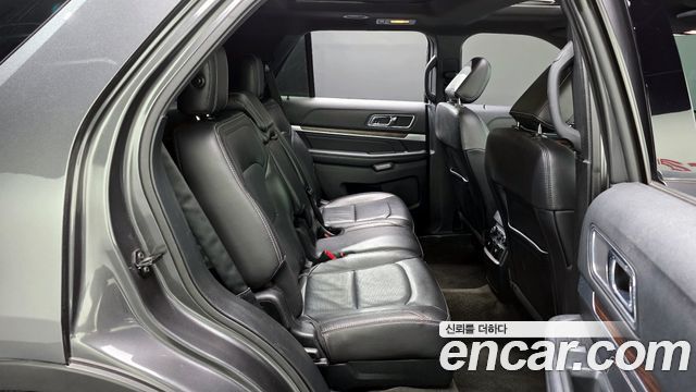 Ford Explorer 2018 — photo 16