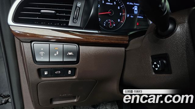 Kia K7 2018 — photo 14