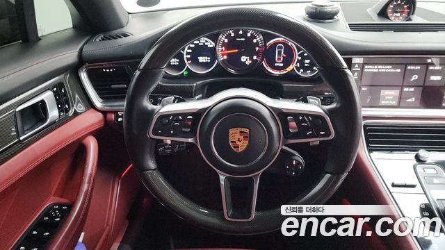 Porsche Panamera 2018 — photo 11