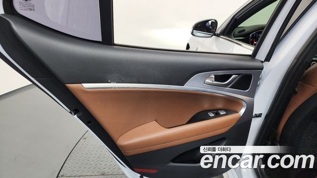 Genesis G70 2019 — photo 15
