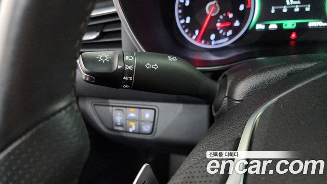Genesis G70 2019 — photo 33