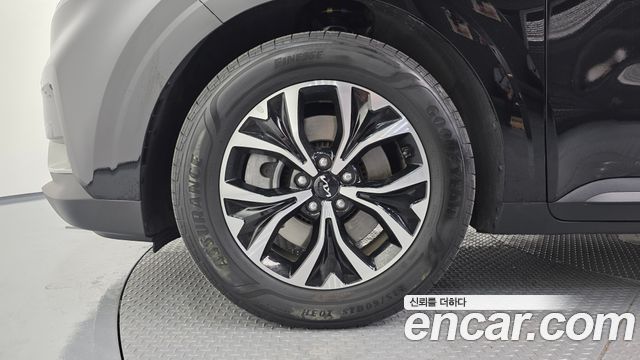 Kia Canival 2023 — photo 5