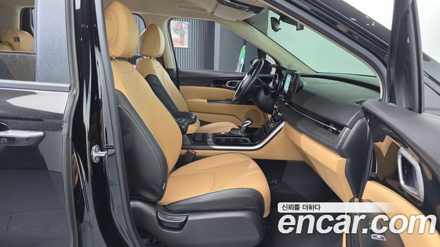 Kia Canival 2023 — photo 17