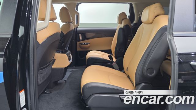 Kia Canival 2023 — photo 16