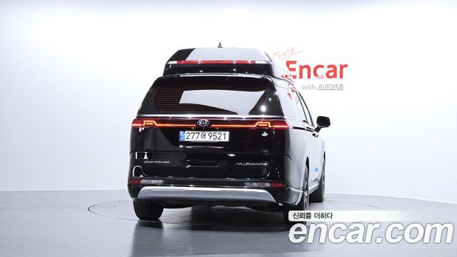 Kia Canival 2021 — photo 4