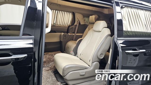 Kia Canival 2021 — photo 16