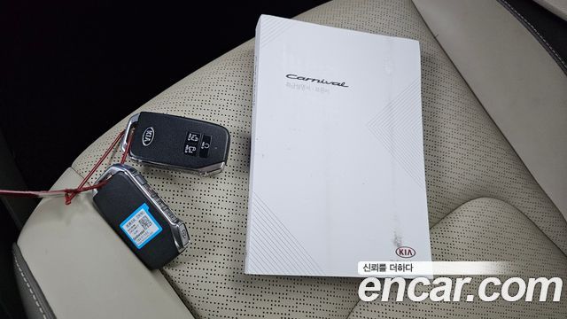 Kia Canival 2021 — photo 29