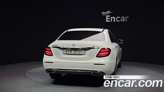 Mercedes-Benz E-Class 2018 — photo 4