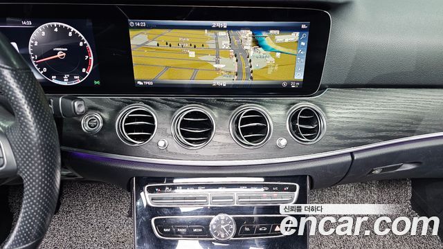 Mercedes-Benz E-Class 2018 — photo 15