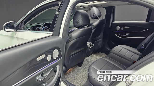Mercedes-Benz E-Class 2018 — photo 18