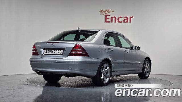 Mercedes-Benz C-Class 2006 — photo 2