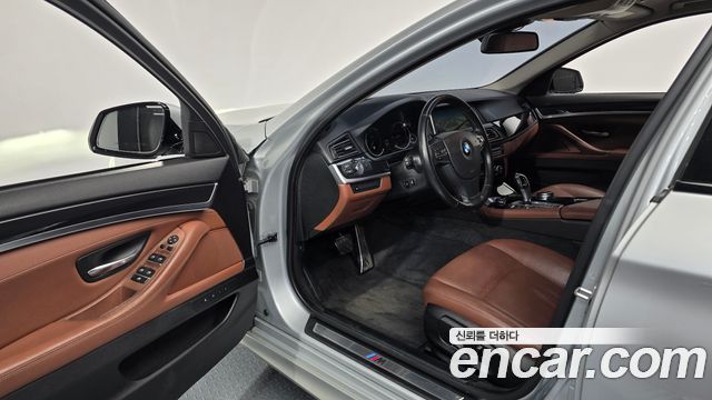 BMW 5-Series 2016 — photo 10