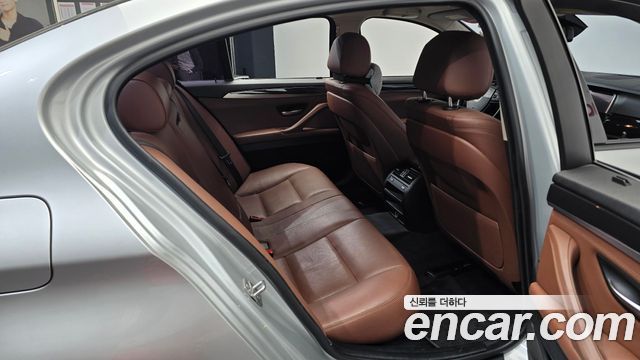 BMW 5-Series 2016 — photo 11