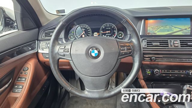 BMW 5-Series 2016 — photo 12
