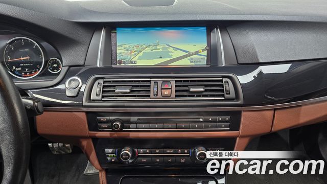 BMW 5-Series 2016 — photo 13