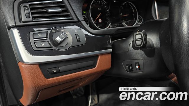 BMW 5-Series 2016 — photo 16