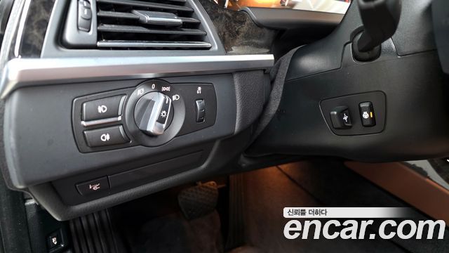 BMW 6-Series 2012 — photo 17
