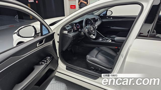 Kia K5 2023 — photo 10