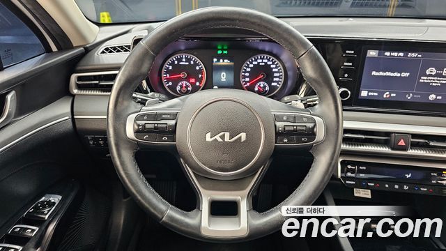 Kia K5 2023 — photo 13