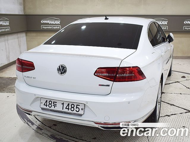 Volkswagen Passat 2018 — photo 2