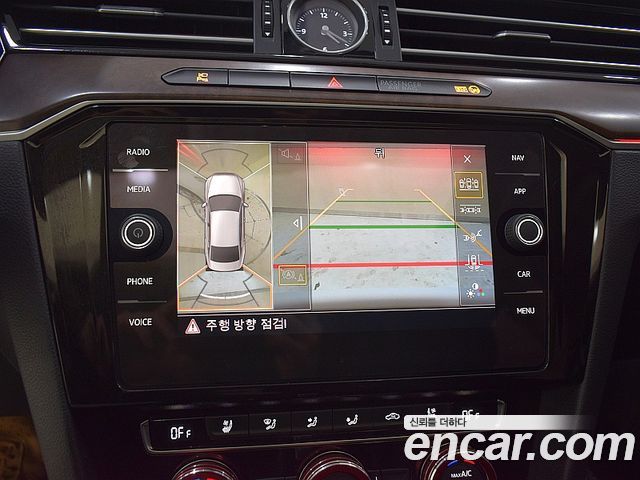 Volkswagen Passat 2018 — photo 11