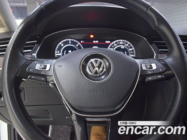 Volkswagen Passat 2018 — photo 12